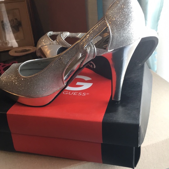 Silver Heels - Picture 2 of 6